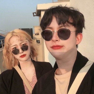 很难找的个性情侣头像真人(16张)