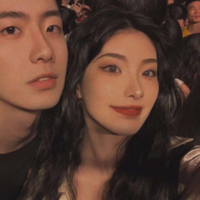 很难找的个性情侣头像真人(16张)