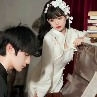 又欲又撩的情侣头像高级质感(共18张)