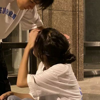 又欲又撩的情侣头像高级质感(共18张)