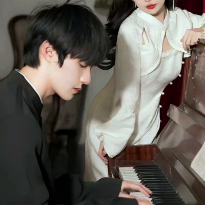 又欲又撩的情侣头像高级质感(共18张)