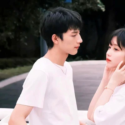 又欲又撩的情侣头像高级质感(共18张)