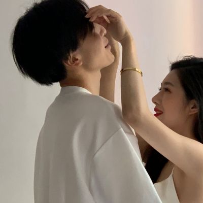 又欲又撩的情侣头像高级质感(共18张)