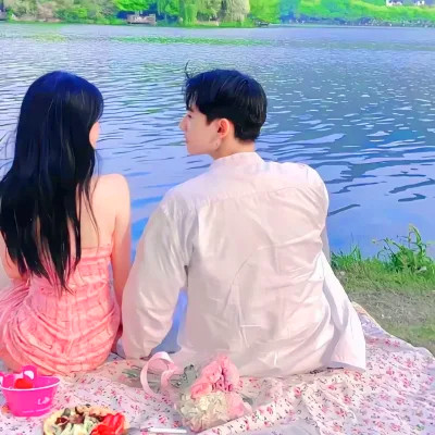 又欲又撩的情侣头像高级质感(共18张)