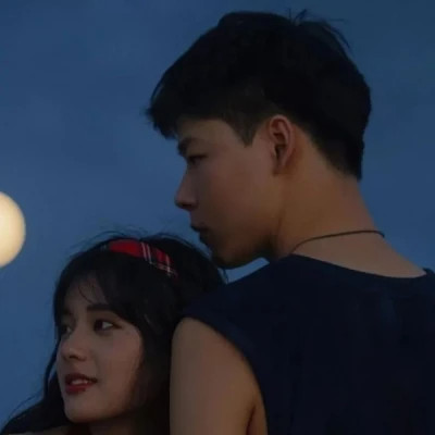 氛围感拉满的情侣头像(18张)