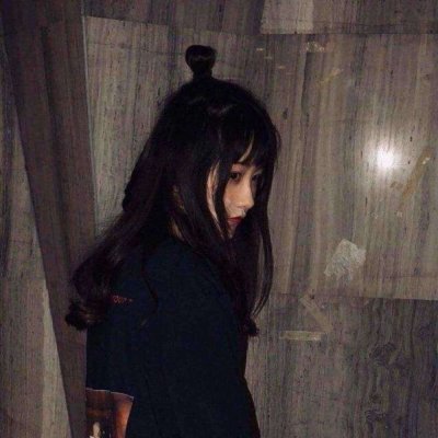 高清好看的高冷女生头像霸气黑色系图片(18张)
