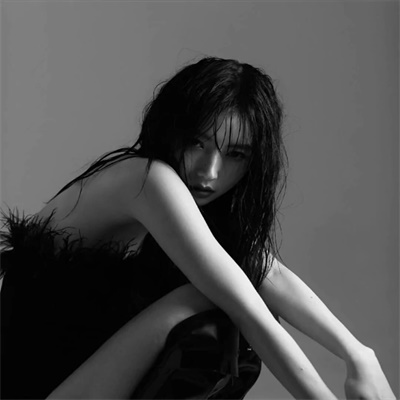 高清好看的高冷女生头像霸气黑色系图片(18张)