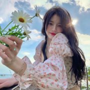鲜花女孩头像唯美图片大全(优选18张)