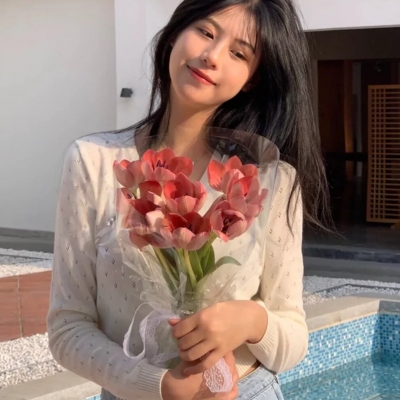 鲜花女孩头像唯美图片大全(优选18张)