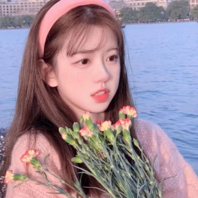 鲜花女孩头像唯美图片大全(优选18张)