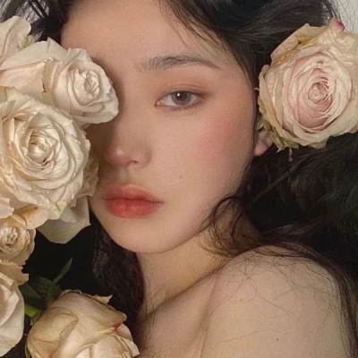 鲜花女孩头像唯美图片大全(优选18张)