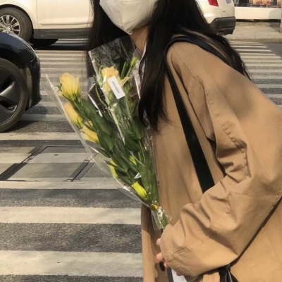 鲜花女孩头像唯美图片大全(优选18张)