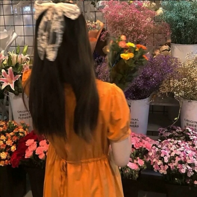 鲜花女孩头像唯美图片大全(优选18张)