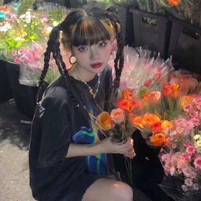 鲜花女孩头像唯美图片大全(优选18张)