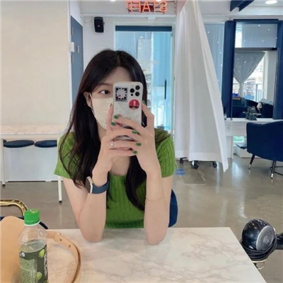 浪漫氛围女生头像真人高清图片(共16张)