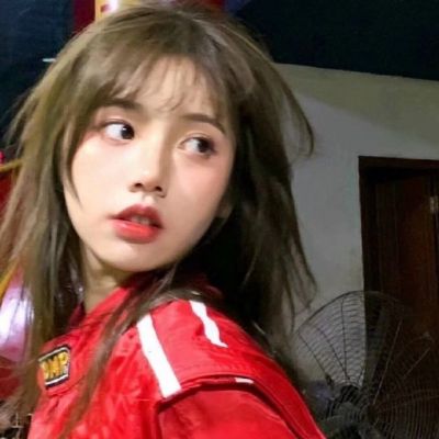 浪漫氛围女生头像真人高清图片(共16张)