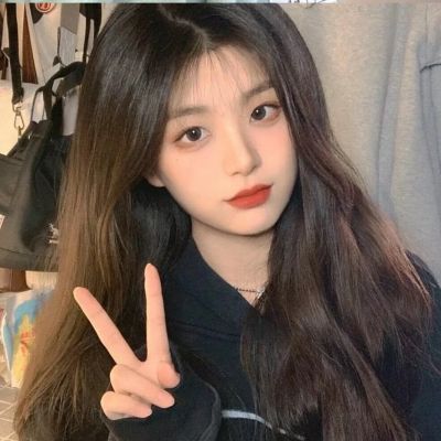 2023很好看手捧鲜花的美女头像合集(18张)