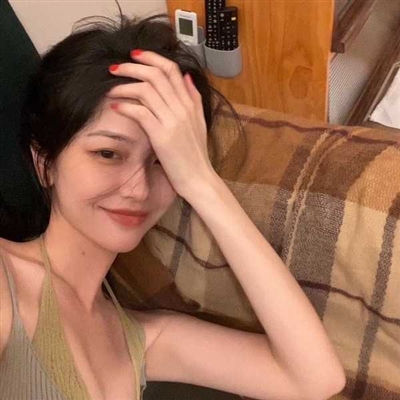 高清氛围感的女生微信头像图片(18张)