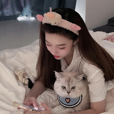 高清氛围感的女生微信头像图片(18张)