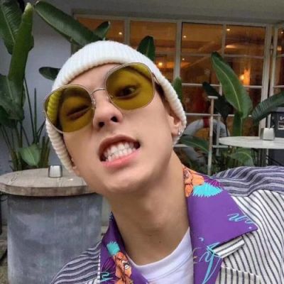 高级感十足的头像男(共18张)