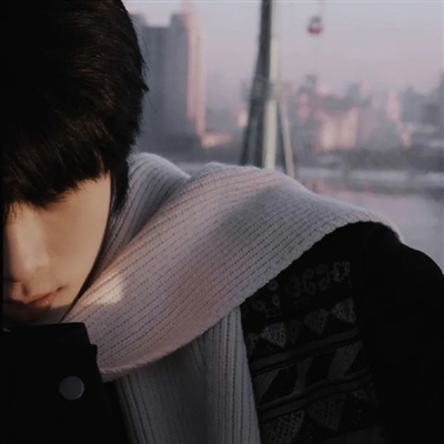 高级感十足的头像男(共18张)