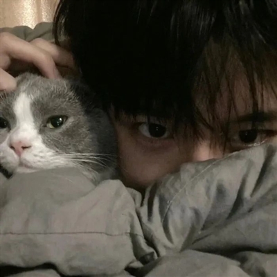 高级感十足的头像男(共18张)