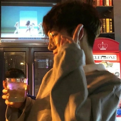 高级感十足的头像男(共18张)