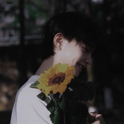 高级感十足的头像男(共18张)