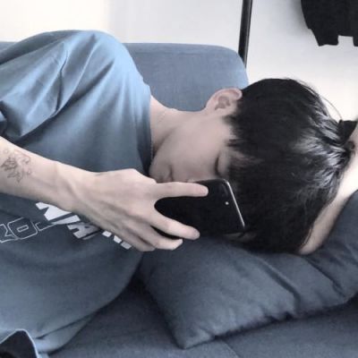 高级感十足的头像男(共18张)