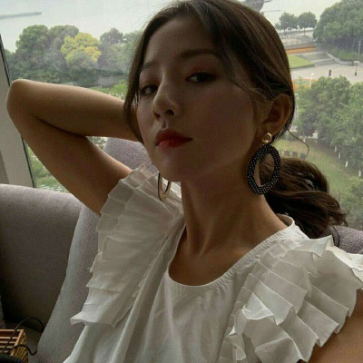 小姐姐微信头像霸气(精选18张)