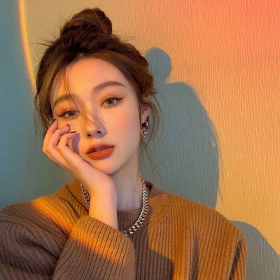 成熟且有深度的头像女生(精选18张)