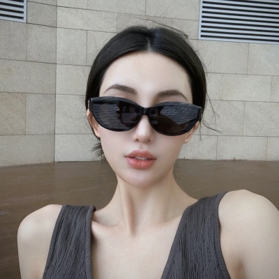 成熟且有深度的头像女生(精选18张)