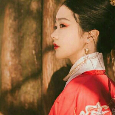 古典气质美女微信头像(精选28张)