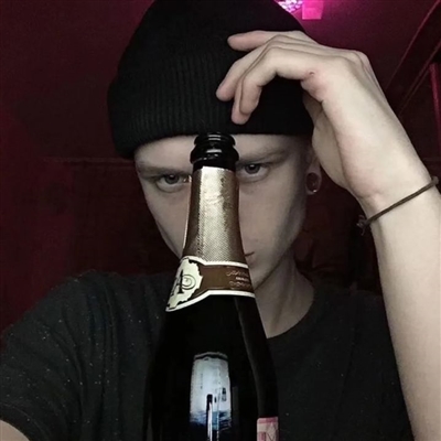 高级感拉满的头像男(18张)