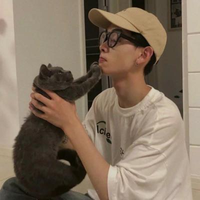 很丧很抑郁的男头像真人(精选18张)