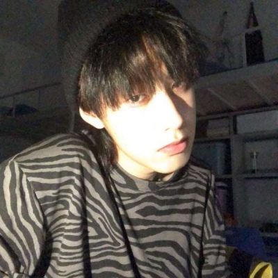 很丧很抑郁的男头像真人(精选18张)