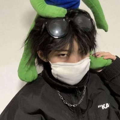 很丧很抑郁的男头像真人(精选18张)