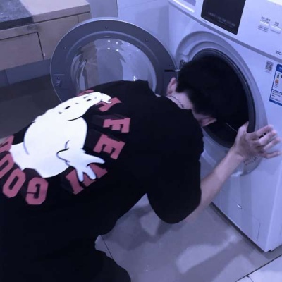 很丧很抑郁的男头像真人(精选18张)