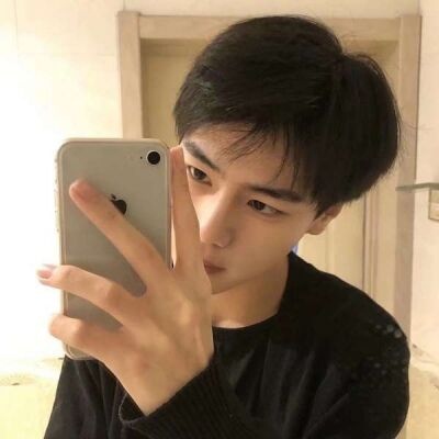 帅到炸裂的氛围感男生好看头像(共18张)