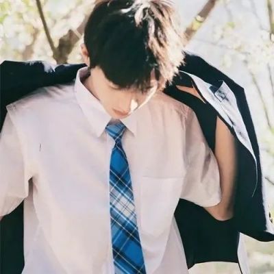 帅到炸裂的氛围感男生好看头像(共18张)