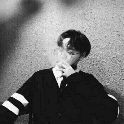 黑白系列超拽男生头像(优选13张)