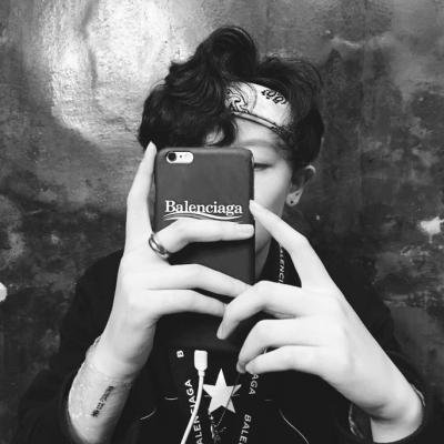 黑白系列超拽男生头像(优选13张)