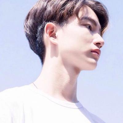 干净唯美的气质帅哥头像图片(共18张)