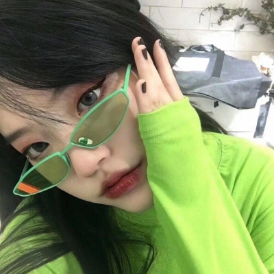 高清好看的潮流网图女头像(共24张)