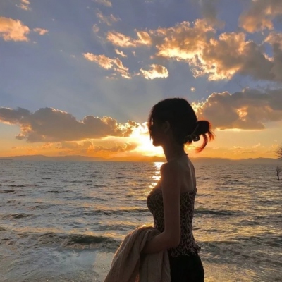 高清好看的潮流网图女头像(共24张)