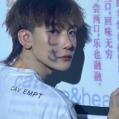 一眼就很心动的男生帅气头像(共16张)