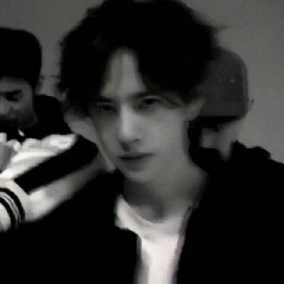 一眼就很心动的男生帅气头像(共16张)