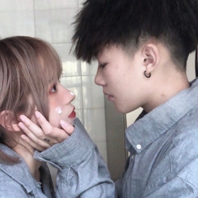 情侣拥抱在一起超级甜的头像图片大全(优选20张)