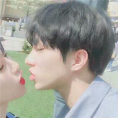 情侣拥抱在一起超级甜的头像图片大全(优选20张)