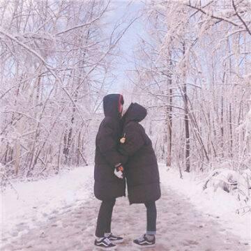 情侣拥抱在一起超级甜的头像图片大全(优选20张)